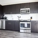 Luxury With Balcony In Seaport Apartment
