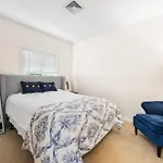 Cozy 2Bd Near Fenway Walk To Train & Free Parking