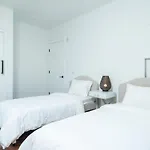 Back-bay 2br Penthouse W Roof And Gym *