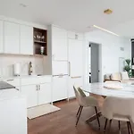 Apartment Back-bay 2br Penthouse W Roof And Gym *