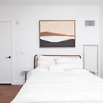 Apartment Back-bay Upscale Penthouse W Roof-top *