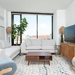 Back-bay Upscale Penthouse W Roof-top *