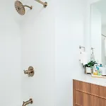 Back-bay Upscale Penthouse W Roof-top Boston