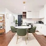 Back-bay Upscale Penthouse W Roof-top *