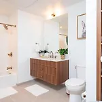 Back-bay Upscale Penthouse W Roof-top Boston