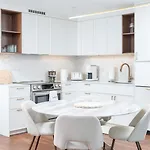 Apartment Back-bay 2br Penthouse W Roof And Gym *