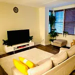 H & H Homestay *