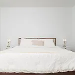 Back-Bay 2Br Condo W Roof Top Gym Parking