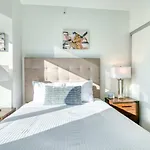 Stunning Apt With City Views
