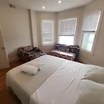 Charming 2-Bedroom Minutes From From Airport, Downtown Boston, Wifi, Laundry