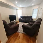 Charming 2-Bedroom Minutes From From Airport, Downtown Boston, Wifi, Laundry