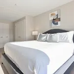Luxury Apt Downtown Seaport