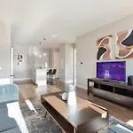 Luxury Apt Downtown Seaport