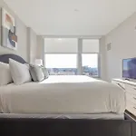Luxury Apt Downtown Seaport