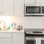 Luxury Apt Downtown Seaport