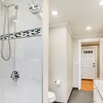 Apartment Walk To Constitution Beach: Mid-century Gem *