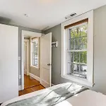 Walk To Constitution Beach: Mid-century Gem Boston