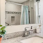 Walk To Constitution Beach: Mid-century Gem Apartment