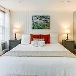 Walk To Constitution Beach: Mid-century Gem Apartment