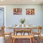 Walk To Constitution Beach: Mid-century Gem * Boston
