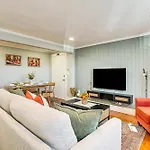 Walk To Constitution Beach: Mid-century Gem Apartment *