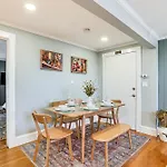 Apartment Walk To Constitution Beach: Mid-century Gem *