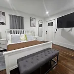 Holiday home Brand New 4br House 20min Downtown