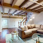 Tri-Level, Skylighted, Faneuil Hallquincy Market