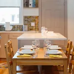 82 - 3br - Stylish Near Mbta Boston