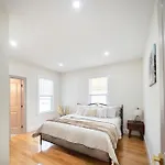 Apartment 82 - 3br - Stylish Near Mbta *