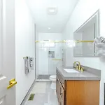 82 - 3br - Stylish Near Mbta Boston