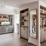 The Ritz-carlton,