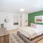 Apartment Furnished In Downtown *