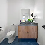 Luxury Furnished Near Logan Airport Apartment