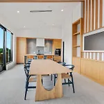 Apartment Luxury Furnished Near Logan Airport *