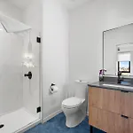 Luxury Furnished Near Logan Airport Apartment *