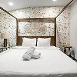 Furnished Loft Style In Southend Apartment