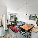 Furnished Loft Style In Southend