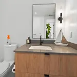 Luxury Furnished Near Logan Airport Apartment