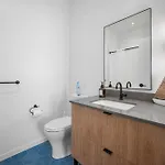 Luxury Furnished Near Logan Airport Apartment *