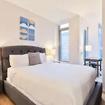 Luxury Apt Heart Of Seaport