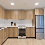Gorgeous Apt With Kitchen