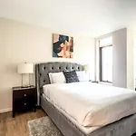 Modern Apt In Seaport