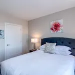 Entire Apt Downton Seaport