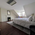 Beacon Hill: The Aldrich House Holiday home