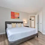 Apartment Private Seaport With Gym