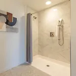 Luxury With Kitchen And Gym Apartment