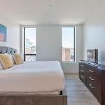 Luxury With Kitchen And Gym Apartment *