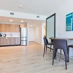 Luxury With Kitchen And Gym *