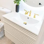 Modern East 2 Bed 2 Bath Boston